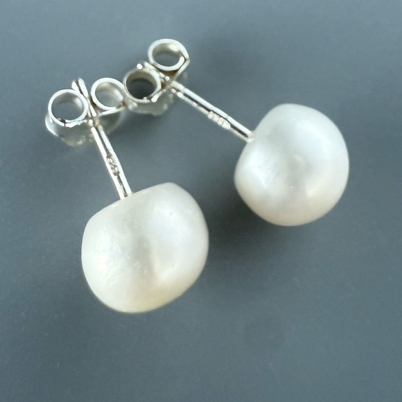 Sterling Silver Freshwater White Pearl Studs 8mm - Picture 13 of 14